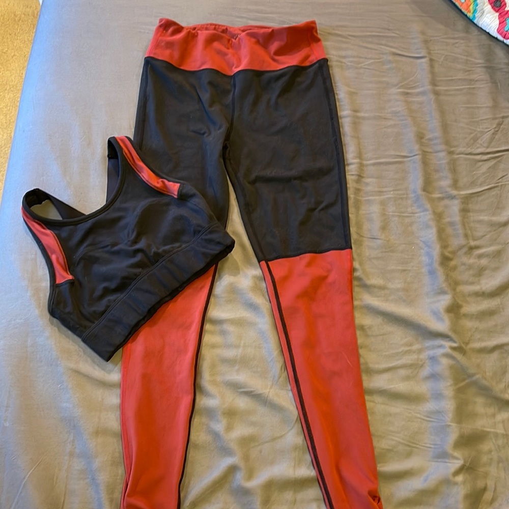 Varley yoga set, black and brick red